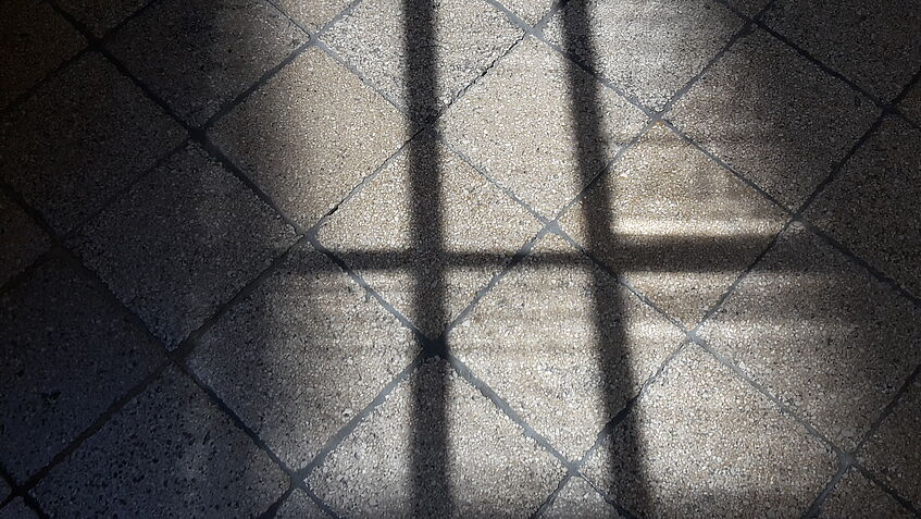 Schatten auf Boden © Agnes Leyrer